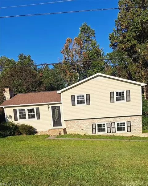 165 Rockaway Dr, Winston Salem, NC 27107