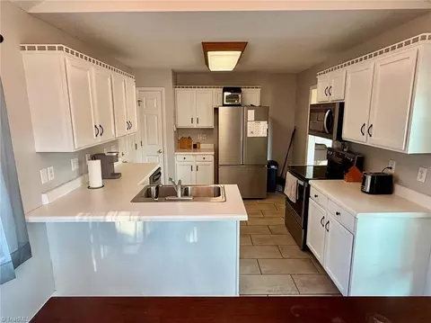 Kitchen - 355 Tanglebrook Trl, Eden, NC 27288 photo 1 of 1
