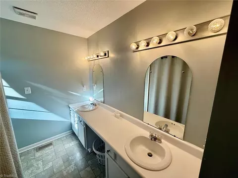 Bath - 355 Tanglebrook Trl, Eden, NC 27288 photo 2 of 4