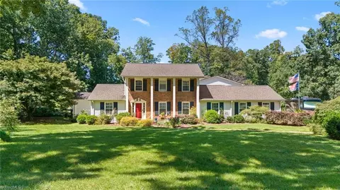 4 Kempton Dr, Greensboro, NC 27406