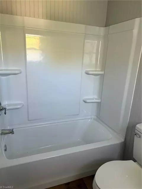 Bath - 519 Gresham St, Eden, NC 27288 photo 2 of 2