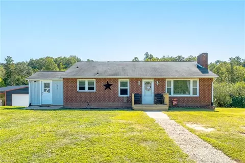 1248 Mountain Rd, Walnut Cove, NC 27052
