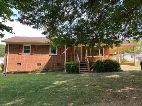 177 Janice Dr, Mount Airy, NC 27030