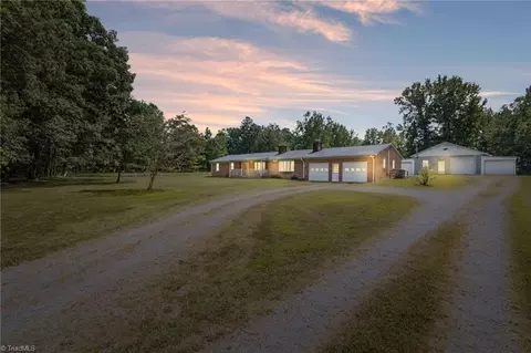 2176 Old Hollow Rd, Walkertown, NC 27051