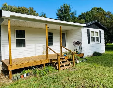 5327 Grey Oaks Rd, Trinity, NC 27370 photo 3