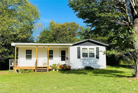 5327 Grey Oaks Rd, Trinity, NC 27370