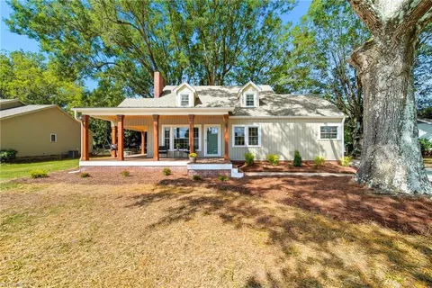 604 Salisbury St, Kernersville, NC 27284