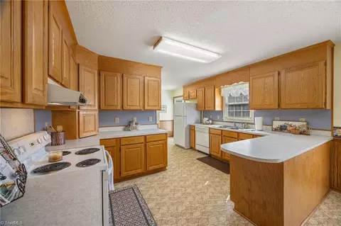 Kitchen - 2170 Mt Wesley Church Rd, Hiddenite, NC 28636 photo 2 of 5