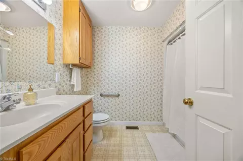 Bath - 2170 Mt Wesley Church Rd, Hiddenite, NC 28636 photo 1 of 8