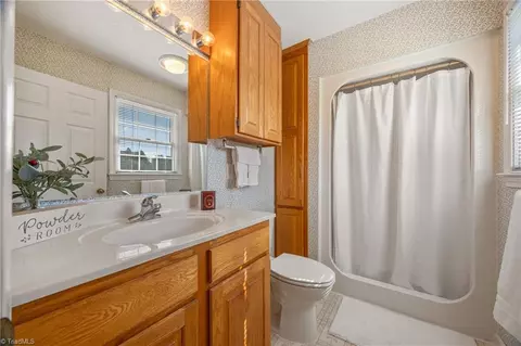 Bath - 2170 Mt Wesley Church Rd, Hiddenite, NC 28636 photo 5 of 8