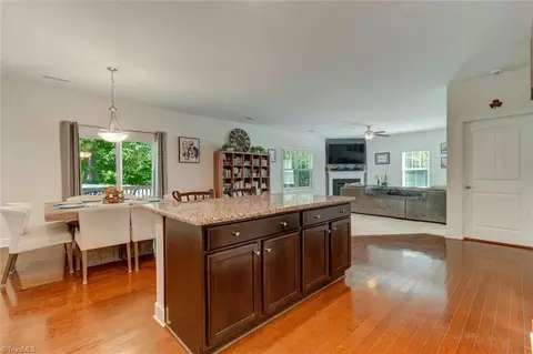 Entry Way - 2806 Splitbrooke Dr, High Point, NC 27265 photo 1 of 3