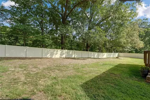 Exterior - 2806 Splitbrooke Dr, High Point, NC 27265 photo 4 of 5