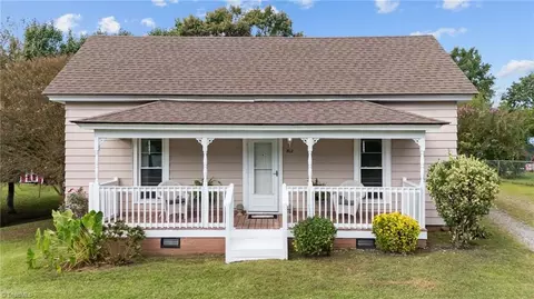 512 Concord St, Thomasville, NC 27360
