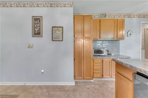 Kitchen - 4628 Riverview Dr, Trinity, NC 27370 photo 4 of 4