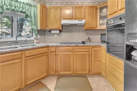 Kitchen - 4628 Riverview Dr, Trinity, NC 27370 photo 3 of 4