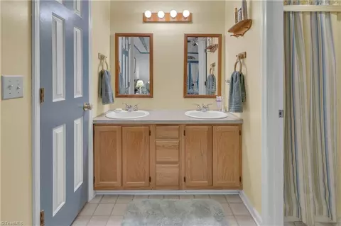 Bath - 4628 Riverview Dr, Trinity, NC 27370 photo 1 of 3
