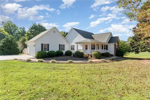 6393 Willow Hill Ct, Pleasant Garden, NC 27313