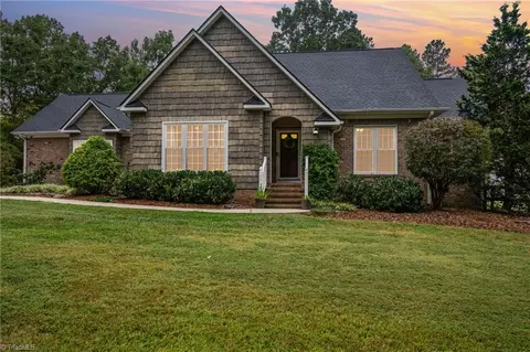 6919 Harvest Glen Dr, Greensboro, NC 27406
