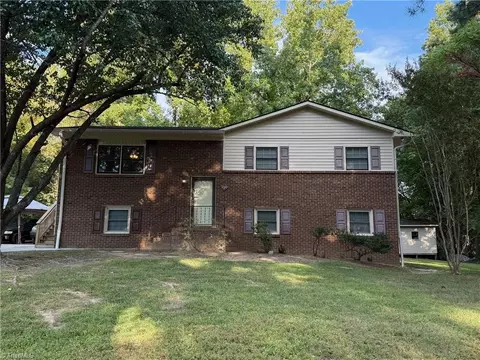 220 Knollwood Dr, Eden, NC 27288