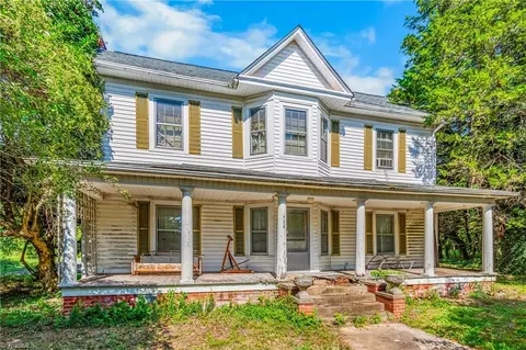 420 Carolina Ave, Yadkinville, NC 27055