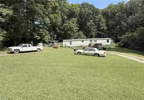 7409 Olin Rd, Pfafftown, NC 27040
