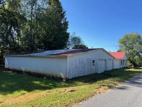 110 Moncus Ln, State Road, NC 28676 photo 3