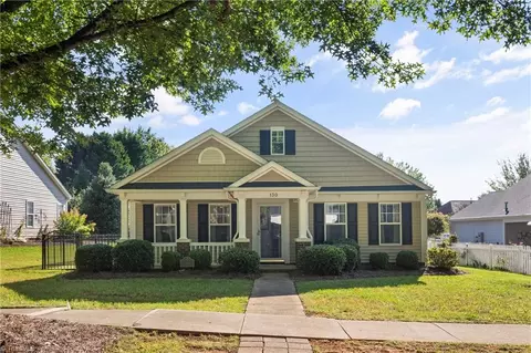 130 Parkview Ln, Bermuda Run, NC 27006