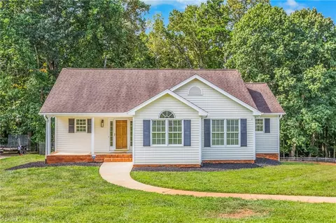 1125 Woodbury Rd, King, NC 27021