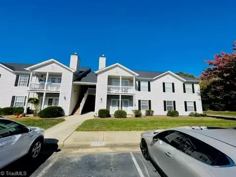 7133 Friendly Ave #D, Greensboro, NC 27410