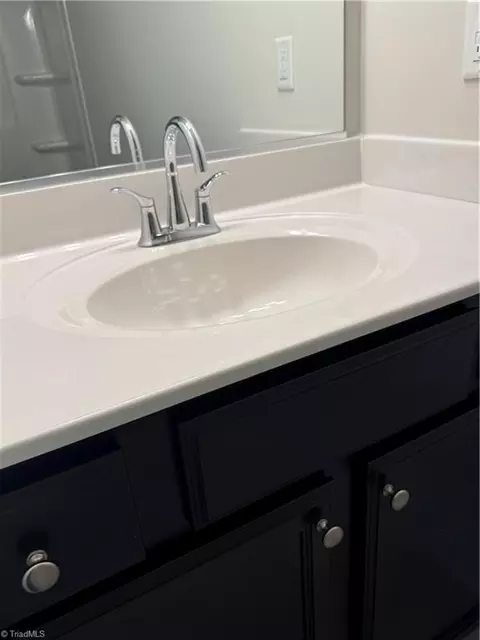 Bath - 4713 Willowstone Dr, High Point, NC 27265 photo 4 of 4