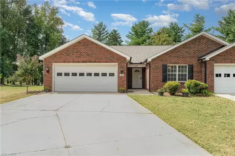 140 Wyndham Ct, High Point, NC 27265