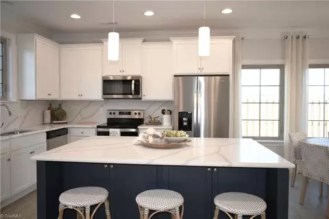 Kitchen - 4711 Willowstone Dr, High Point, NC 27265 photo 4 of 5