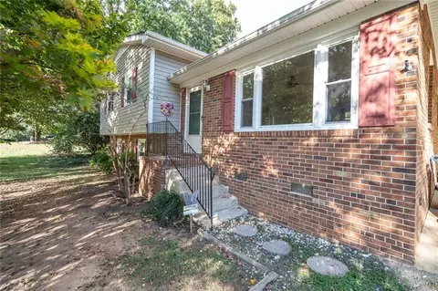 813 Robinhood Rd, Reidsville, NC 27320