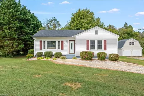 912 Alice Dr, Thomasville, NC 27360