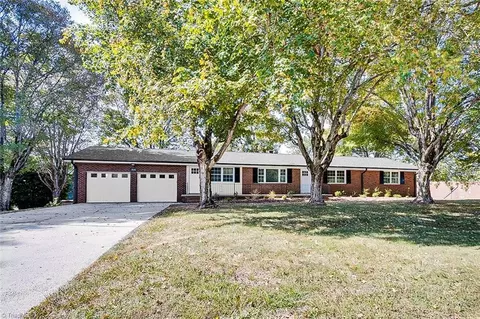 3828 Zoo Pkwy, Asheboro, NC 27205