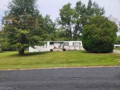 3528 Crestwood Country Ct, Trinity, NC 27370