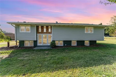 3698 Old 66 Cir, Kernersville, NC 27284