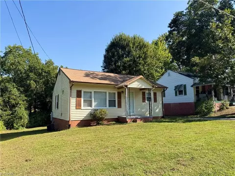 607 Martha Pl, High Point, NC 27263 photo 3