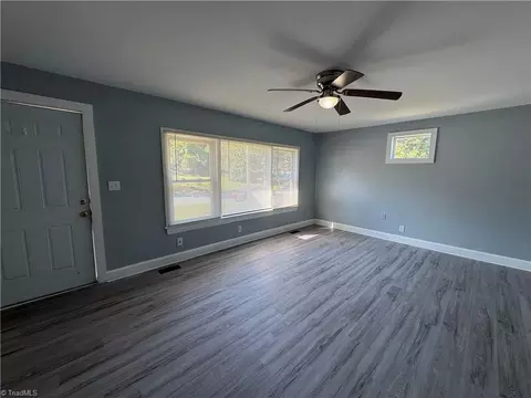 607 Martha Pl, High Point, NC 27263 photo 8
