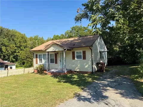 607 Martha Pl, High Point, NC 27263 photo 2