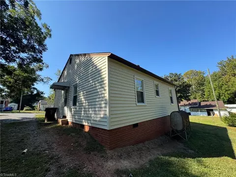 607 Martha Pl, High Point, NC 27263 photo 25
