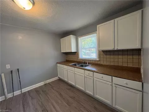 607 Martha Pl, High Point, NC 27263 photo 19