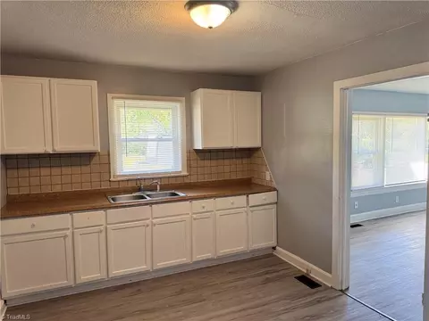 607 Martha Pl, High Point, NC 27263 photo 17