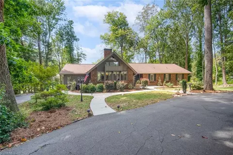 4310 Woodbourne Dr, Clemmons, NC 27012