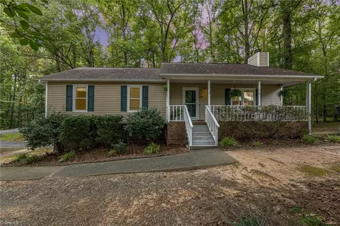 5235 Shaddowfax Dr, Kernersville, NC 27284