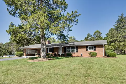 438 Sawyersville Rd, Asheboro, NC 27205