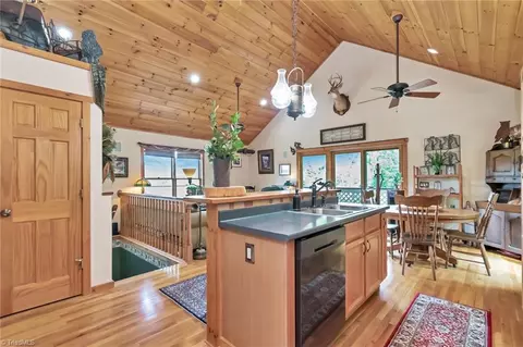 Kitchen - 979 Buck Mountain Rd, Purlear, NC 28665 photo 7 of 9