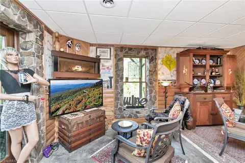 Living - 979 Buck Mountain Rd, Purlear, NC 28665 photo 7 of 7