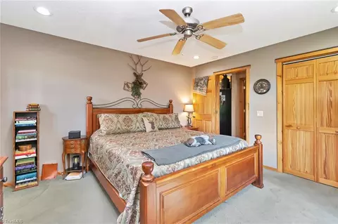 Bedroom - 979 Buck Mountain Rd, Purlear, NC 28665 photo 3 of 5