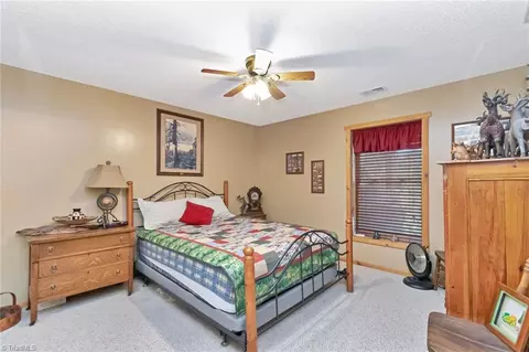 Bedroom - 979 Buck Mountain Rd, Purlear, NC 28665 photo 4 of 5